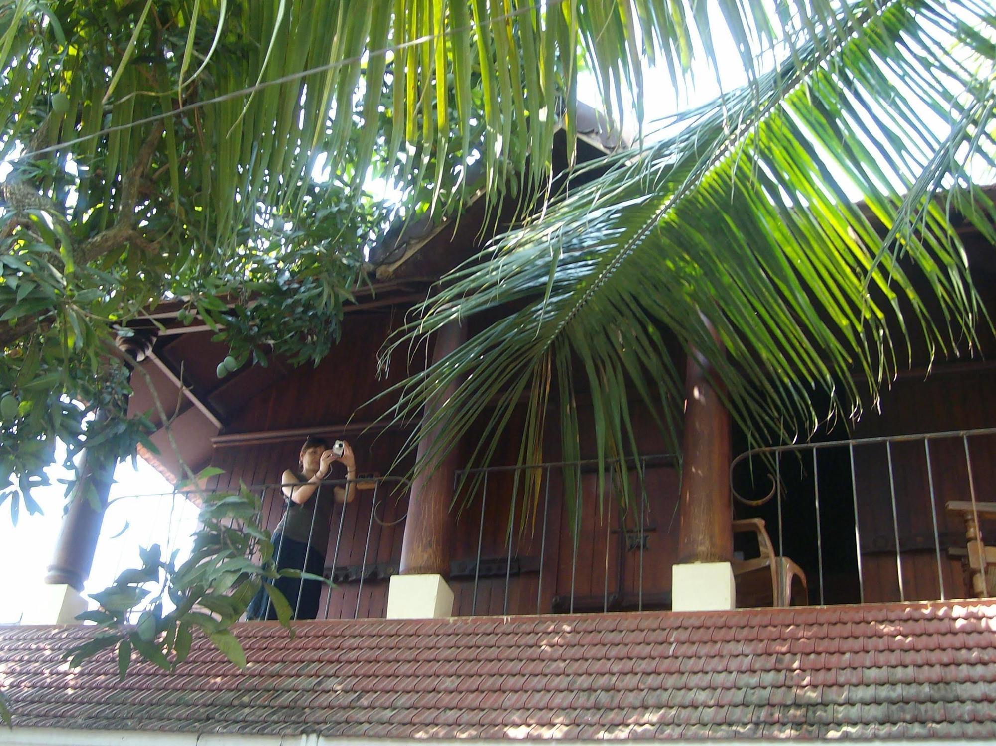 Adams Wood House Ayurveda Homestay Kochi מראה חיצוני תמונה